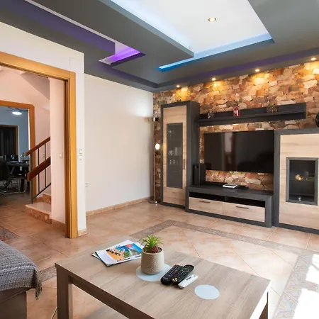 Town Center House With Jacuzzi Nerja