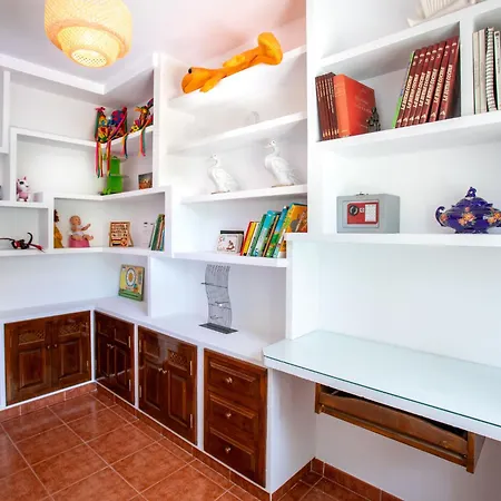 Town Center House With Jacuzzi Tatil Evi