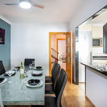 Town Center House With Jacuzzi Сasa de vacaciones