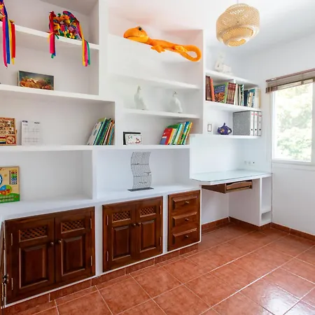 Town Center House With Jacuzzi Сasa de vacaciones