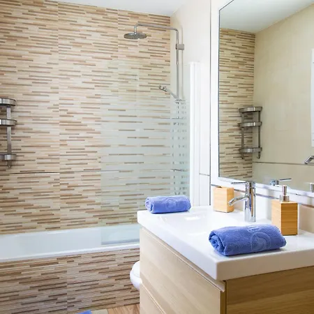 Town Center House With Jacuzzi 内尔哈