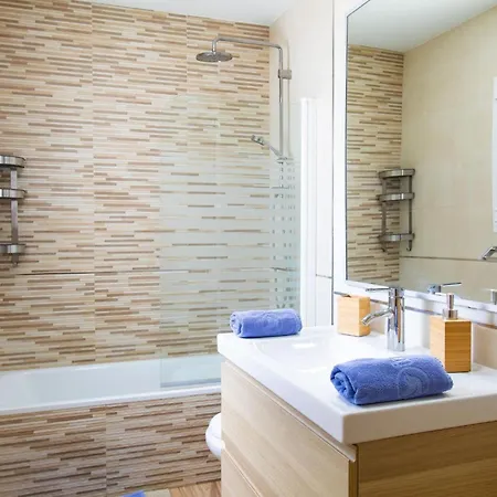 Town Center House With Jacuzzi