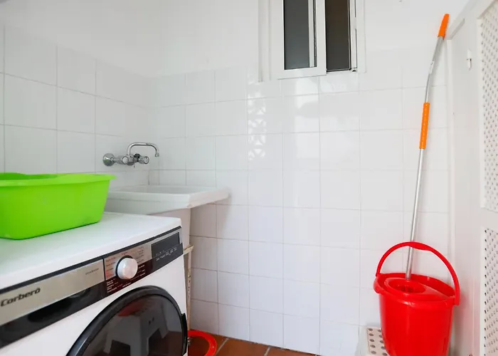 Hébergement de vacances Town Center House With Jacuzzi *