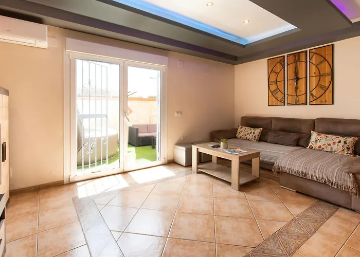 Town Center House With Jacuzzi Hébergement de vacances *